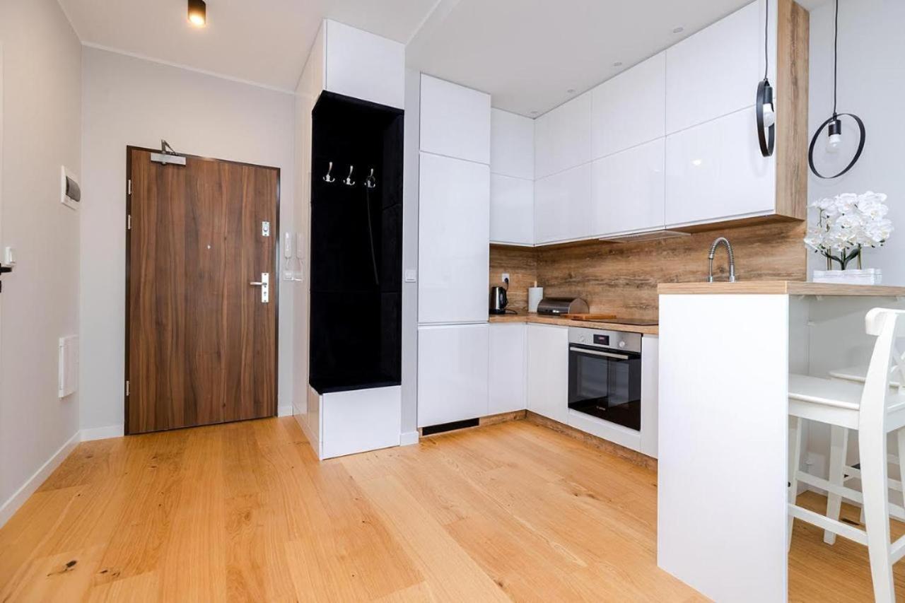 Butas Apart D&k Free Parking Komputerowa 8 *